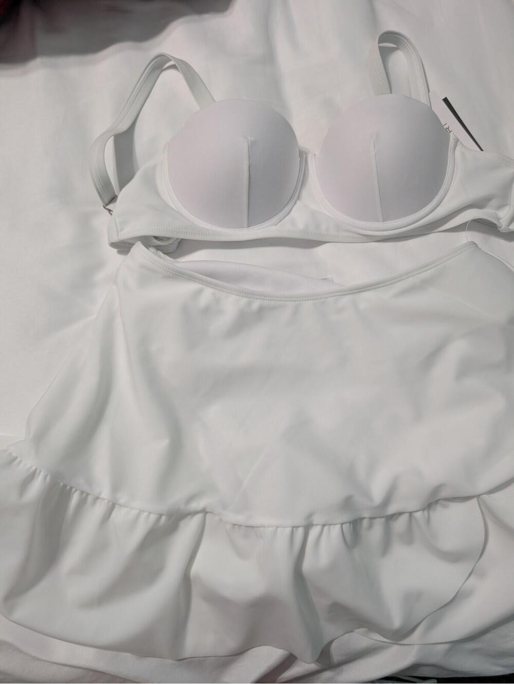 NWT Tahari Women Swimsuit 2 Piece white Large Swim skirt
